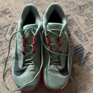 Worn once Men’s Nike Zoom Tennis Court Shoes